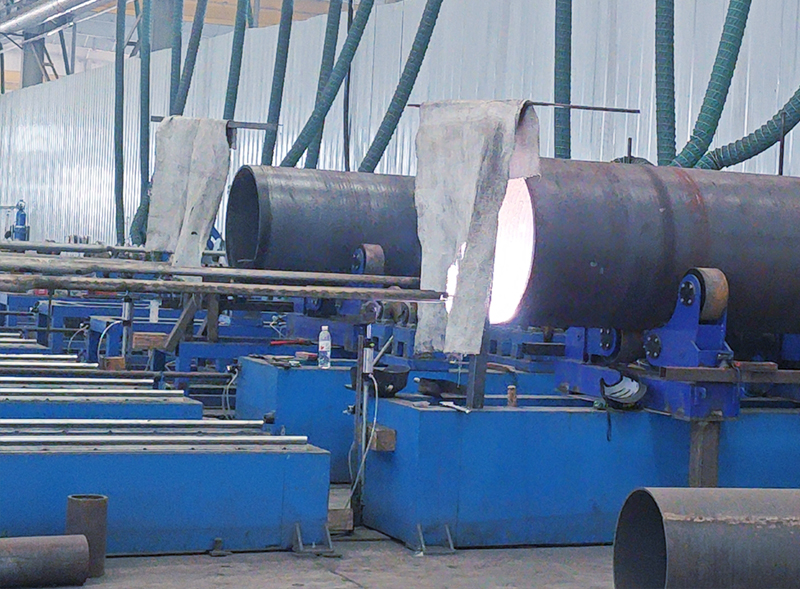 Pipe welding machine