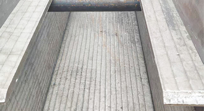 炼铜灰渣输送克星｜汇森HS200碳化铬堆焊耐磨板，寿命延长5倍+